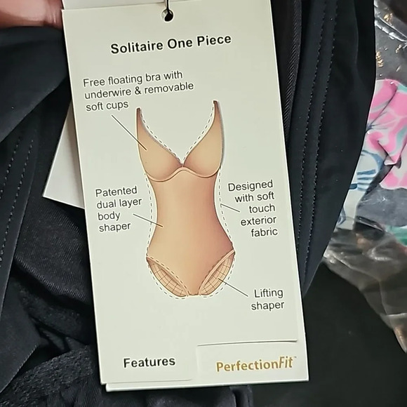 Contours Solitaire V-Neck center Rushing Underwire black One Piece Swimsui… - Picture 15 of 16